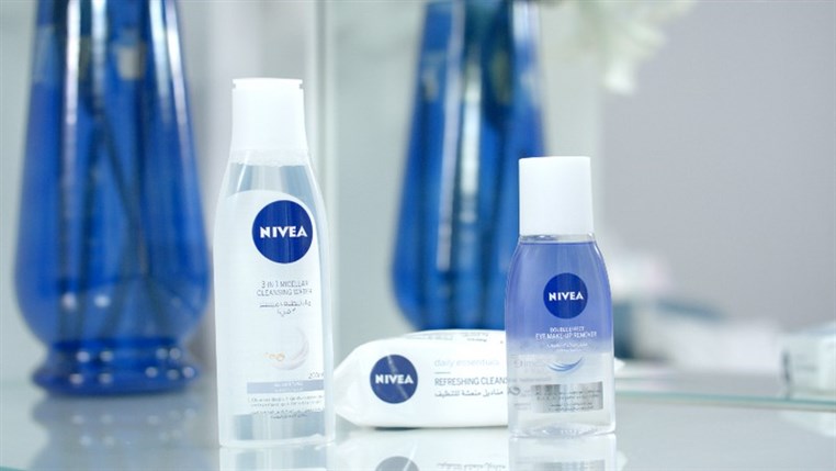 NIVEA Face Care Double Effect Eye Make Up Remover is as important as your kohl to have a complete make up look that can be easily wiped off!